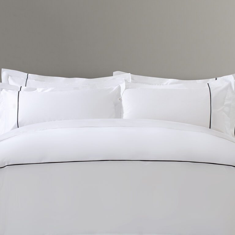 Pure White Embroidered Bed Linen: Where Minimalism Meets Craftsmanship