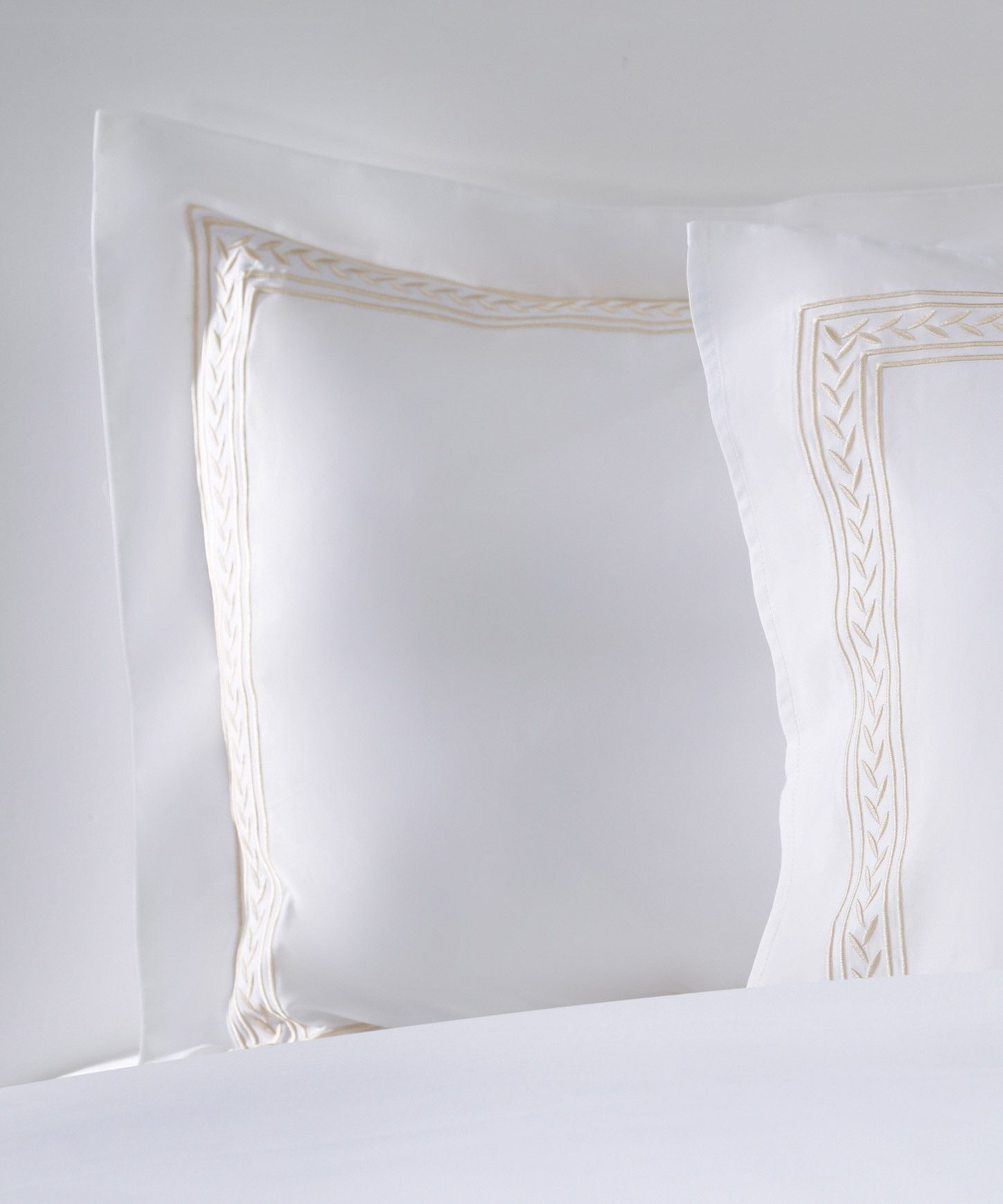 Luxury White Satin Cotton Quilt Cover Set – Digital Printed Hotel Bedding in King & Queen Sizes - Image 4