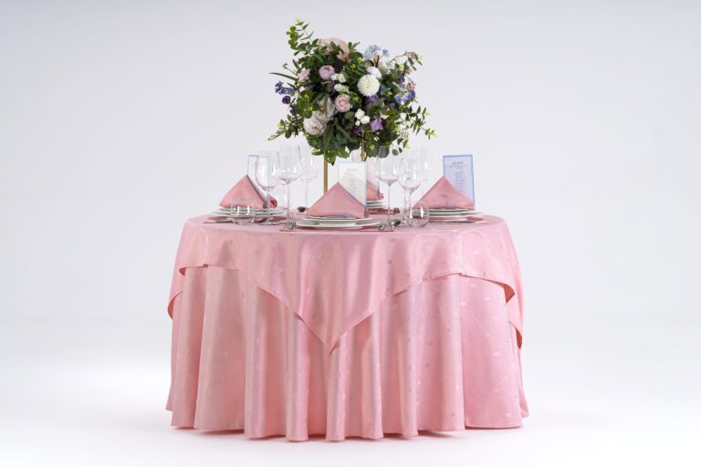 Galaxy Tabel Linen – Pink flamingo tablecloth