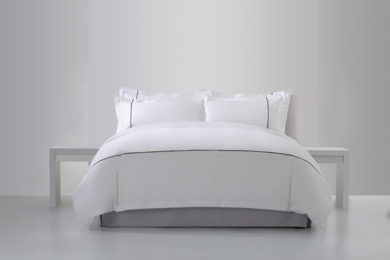 Luxury Black Trim White Bedding: Sleek Elegance for Modern Hotel Rooms
