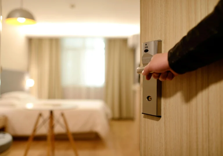Ultimate Guide to 5-Star Hotel Linen: How to Select Durable, High-Thread-Count Cotton for a True Luxury Experience