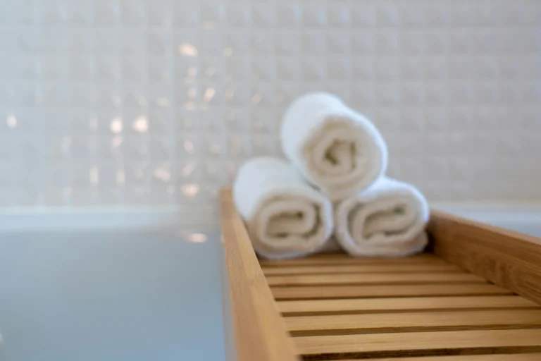 Procurement Manager’s Guide: Calculating the Optimal Replacement Cycle for Hotel Towels