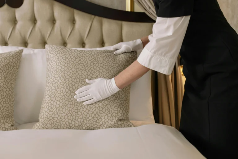 The Magic Number: Why “3-Par” is the Minimum for Hotel Linen Efficiency