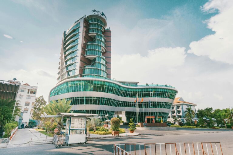 Cutting the Noise: Overcoming Procurement Fragmentation with One-Stop Hotel Supply Solutions
