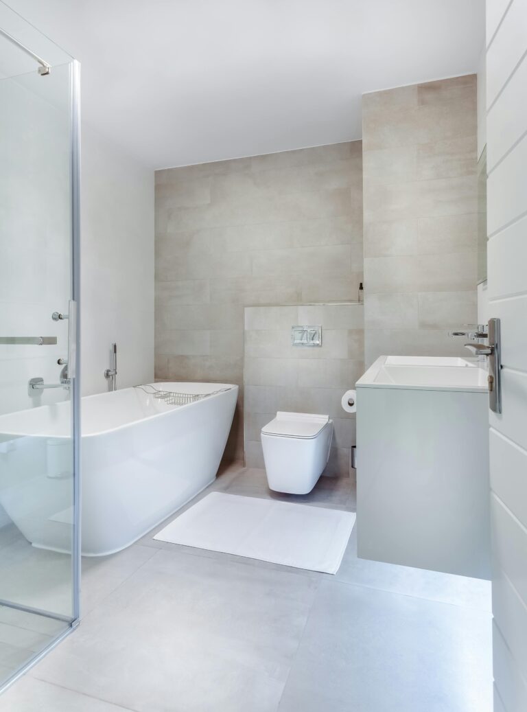 Wrapping Guests in Luxury: The Strategic Power of Branded Bath Linens