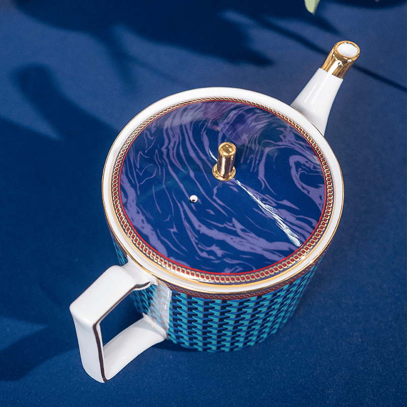 Luxury Geometric Porcelain Teapot – Premium Fine Bone China Tea Service with Gold Trim and Blue 3D Cube Pattern for Executive Hotel Lounges - Image 2