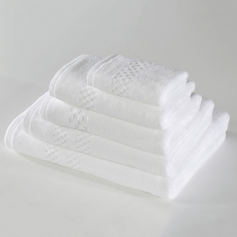 Checkerboard Border Hotel Towel Set - Image 8