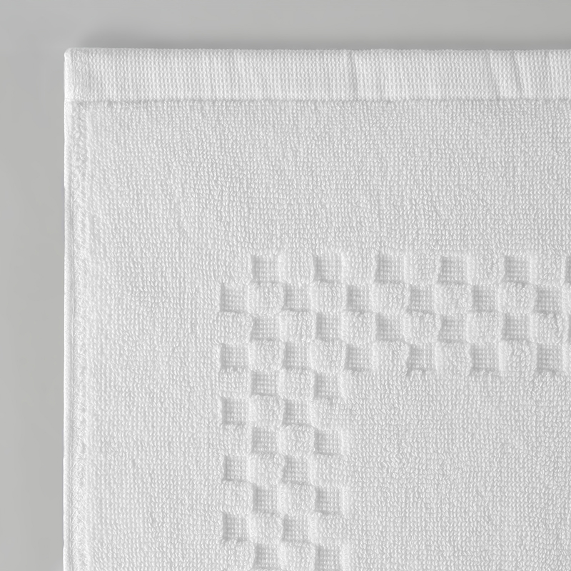 Checkerboard Border Hotel Towel Set - Image 5