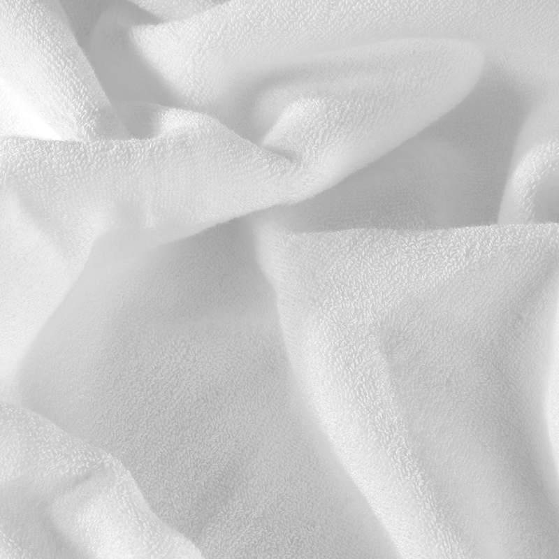 Checkerboard Border Hotel Towel Set - Image 4