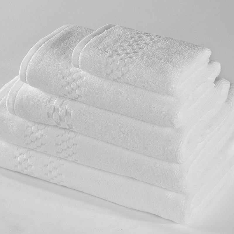 Checkerboard Border Hotel Towel Set - Image 9