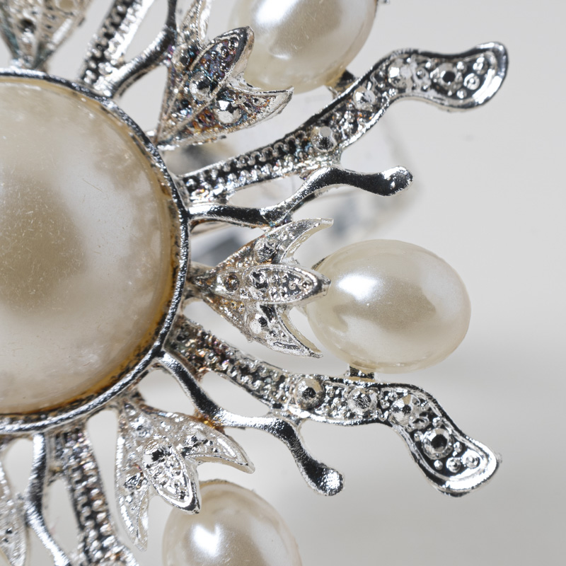 Galaxy Vintage Crystal Cross Brooch Napkin Ring Holder – Premium Rhinestone Metal Table Decor for Hotel Banquets - Image 3