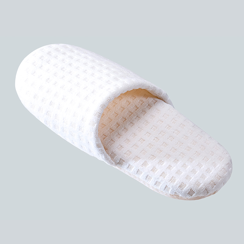 Grid Pattern Waffle Hotel Slippers - Image 9