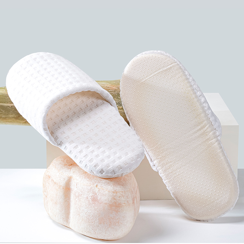 Grid Pattern Waffle Hotel Slippers - Image 4